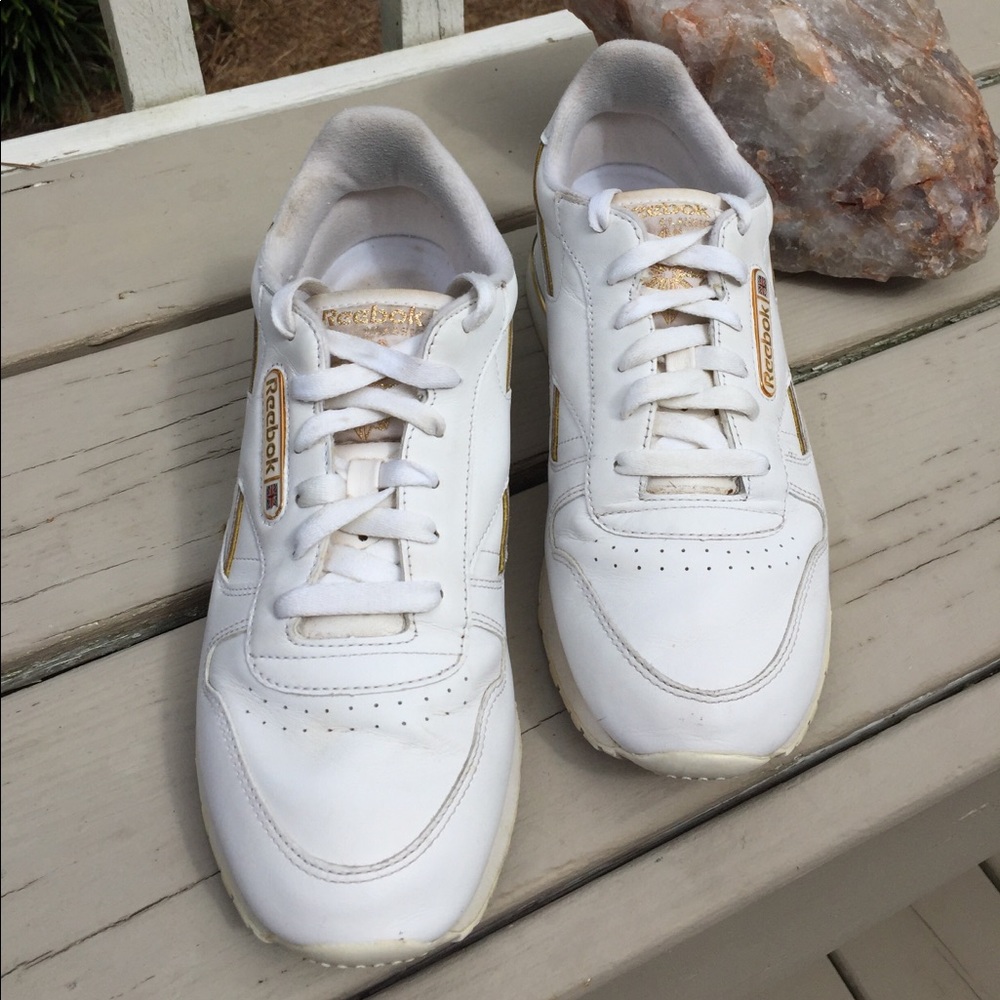 Rare Classic Reebok with gold accents size 8.5